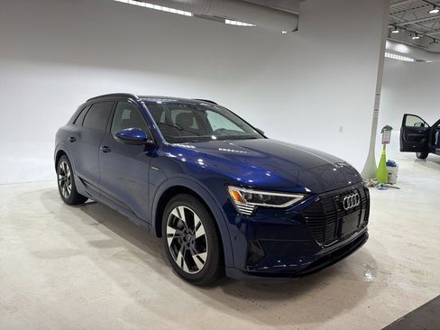 Used 2022 Audi e-tron Premium w/ Convenience Plus Package image 4