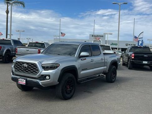 Used 2023 Toyota Tacoma TRD Off-Road w/ TRD Premium Off Road Package AWD/4WD image 8