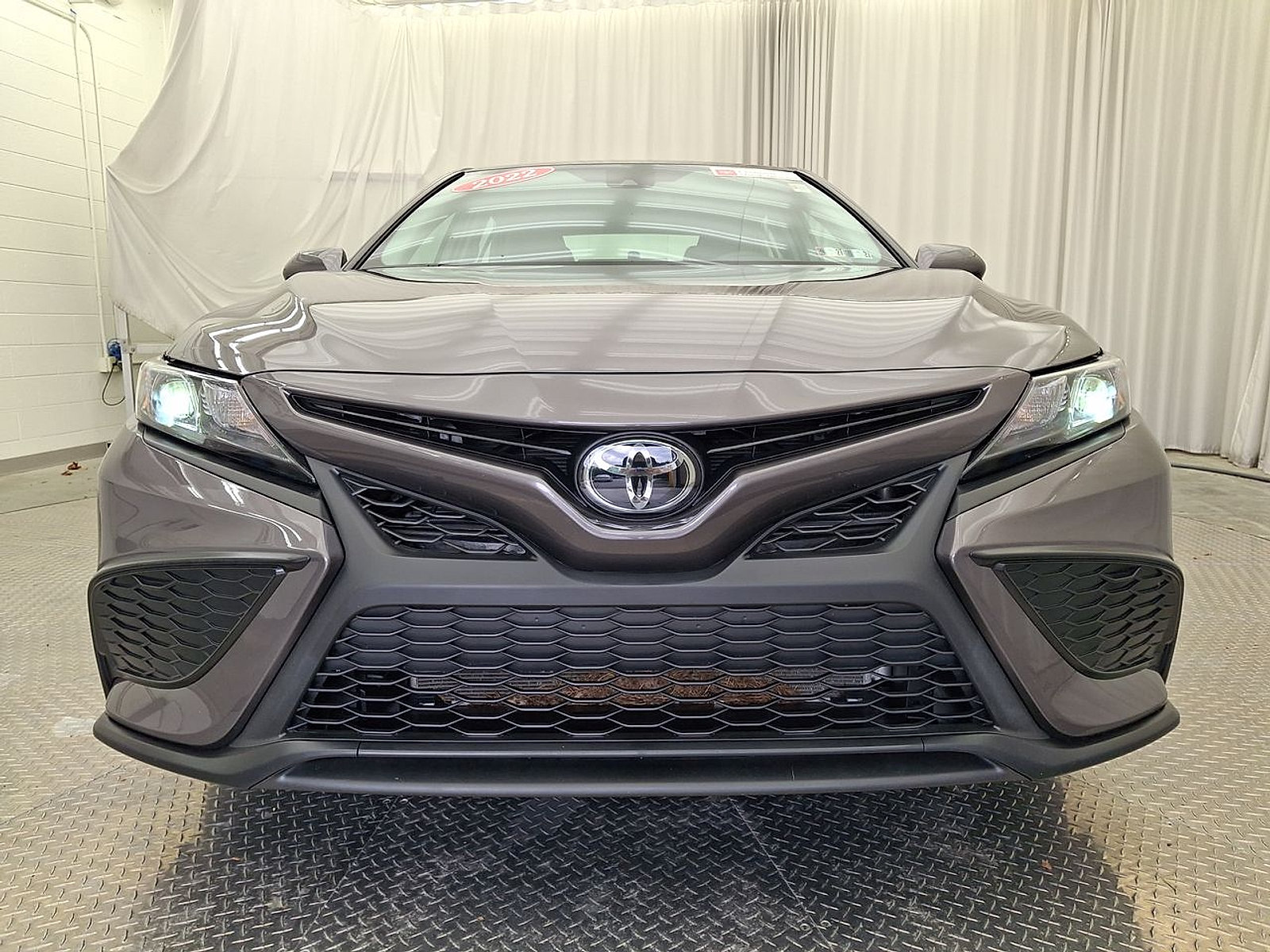 Certified 2022 Toyota Camry SE w/ Cold Weather Package AWD/4WD image 33
