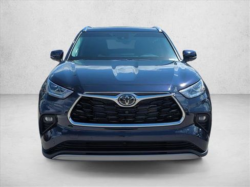 New 2026 Toyota Highlander Platinum AWD/4WD image 2