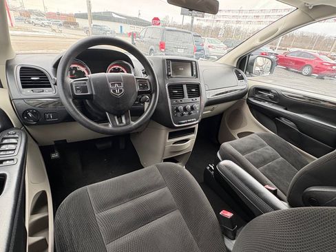 Used 2017 Dodge Grand Caravan SE w/ Power Window Group image 9