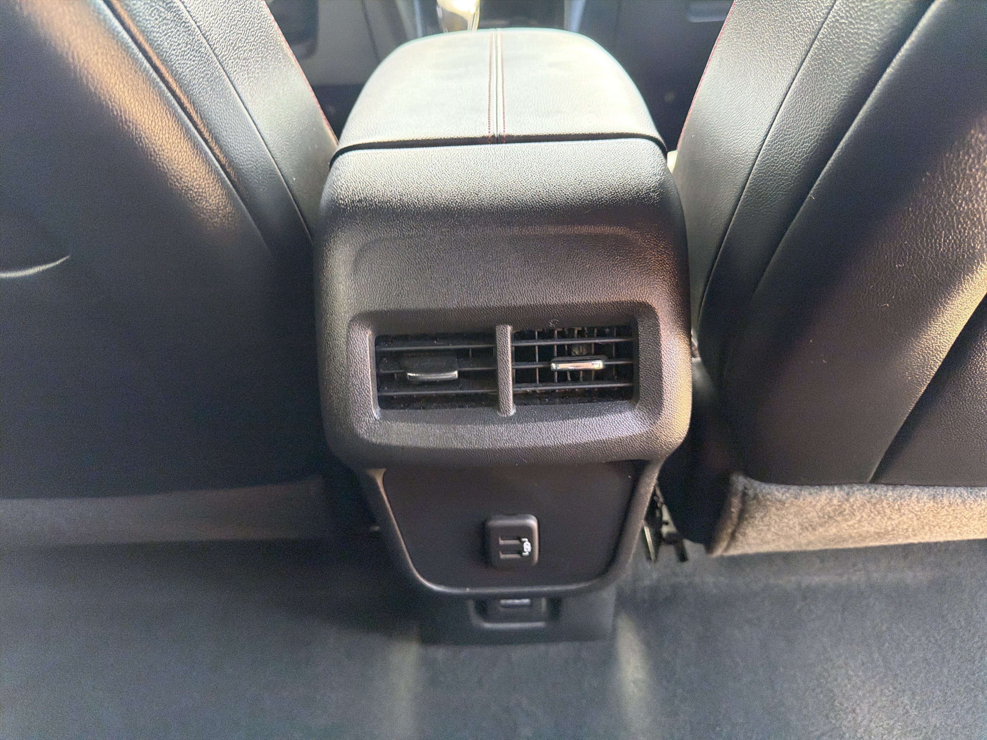 Used 2023 Chevrolet Equinox RS w/ RS Leather Package FWD image 10