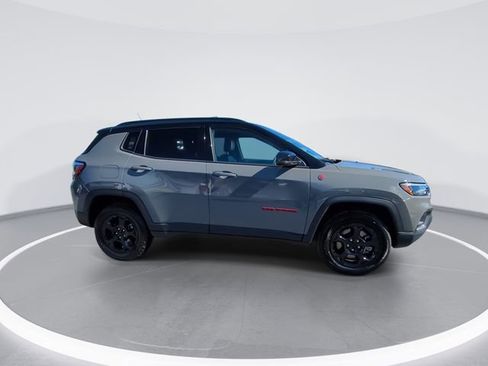 Used 2024 Jeep Compass Trailhawk image 9