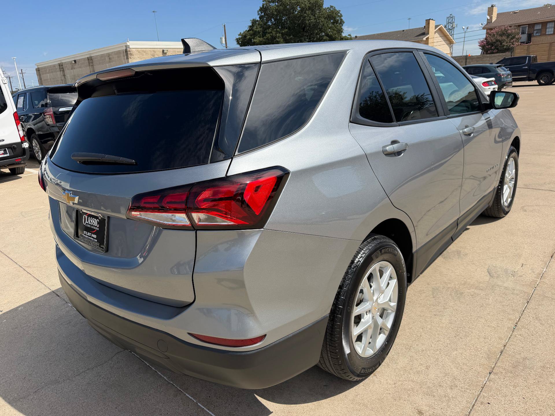 Used 2023 Chevrolet Equinox LS w/ LS Convenience Package FWD image 6