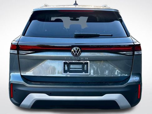 Used 2025 Volkswagen Tiguan S image 6