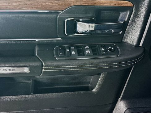 Used 2017 RAM 2500 Laramie w/ Convenience Group image 25