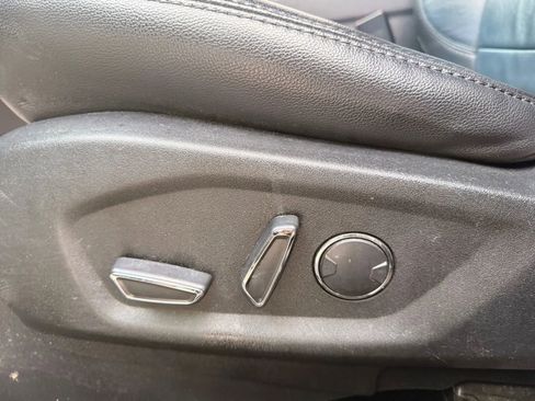 Used 2018 Ford Explorer XLT w/ Equipment Group 202A image 12