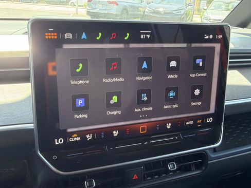 Certified 2025 Volkswagen ID. Buzz Pro S RWD image 29