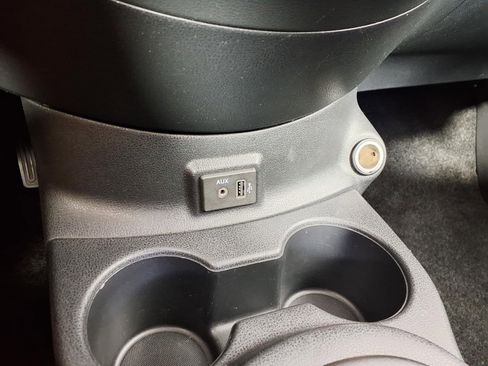 Used 2018 Nissan Versa Note SV image 25