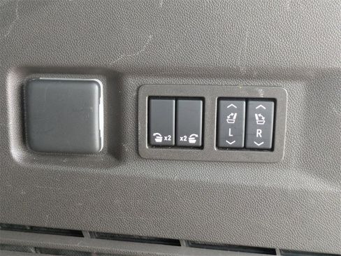 Used 2021 Chevrolet Tahoe LT w/ Luxury Package image 12