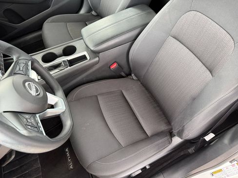 Used 2025 Nissan Altima 2.5 SV FWD image 36