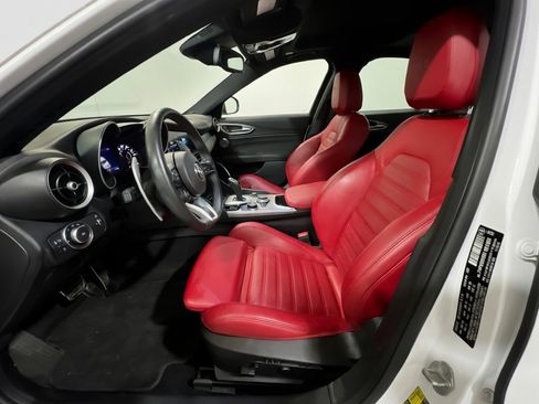 Used 2023 Alfa Romeo Giulia Veloce RWD image 15