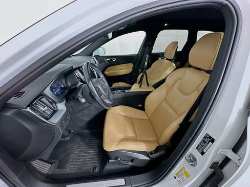 Used 2018 Volvo XC60 T5 Momentum w/ Convenience Package AWD/4WD image 13