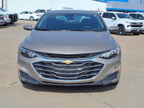 Used 2025 Chevrolet Malibu LT FWD image 2