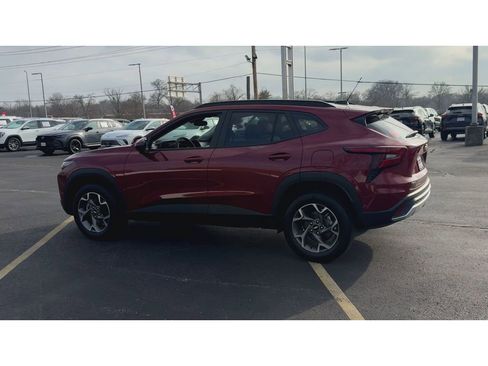 Certified 2025 Chevrolet Trax LT image 6