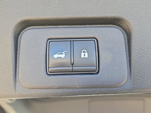Used 2025 Nissan Rogue SV FWD image 13