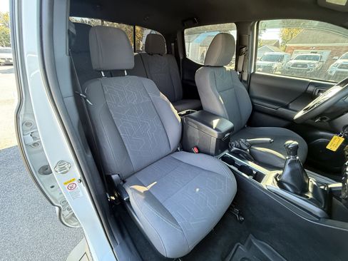 Used 2018 Toyota Tacoma TRD Off-Road image 16