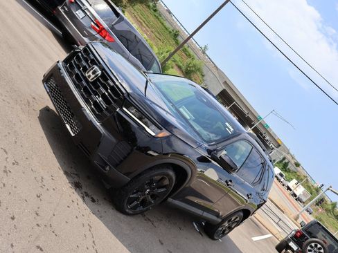 New 2026 Honda Pilot Black Edition image 3