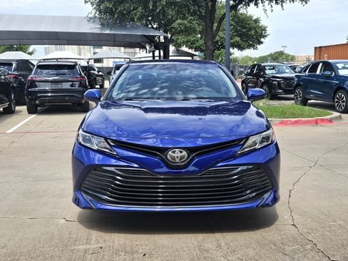 Used 2018 Toyota Camry LE FWD image 2