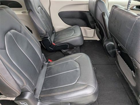 Used 2018 Chrysler Pacifica Touring-L w/ Premium Audio Group image 27