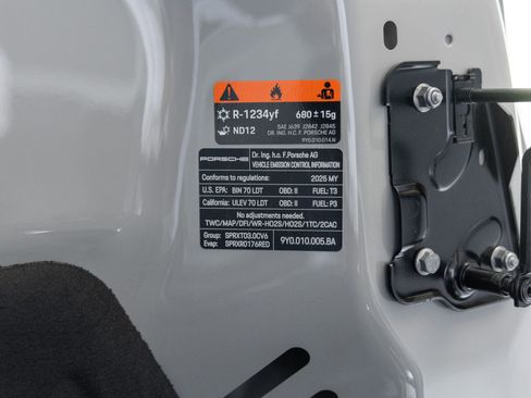 Certified 2025 Porsche Cayenne Coupe image 39