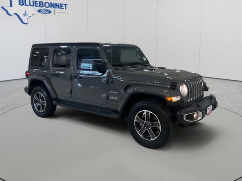 Used 2023 Jeep Wrangler Unlimited Sahara AWD/4WD image 3