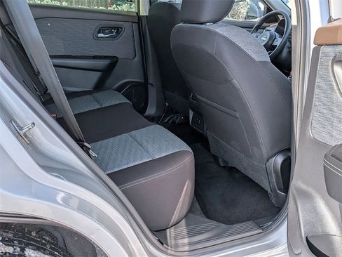 Used 2023 Nissan Rogue SV image 19