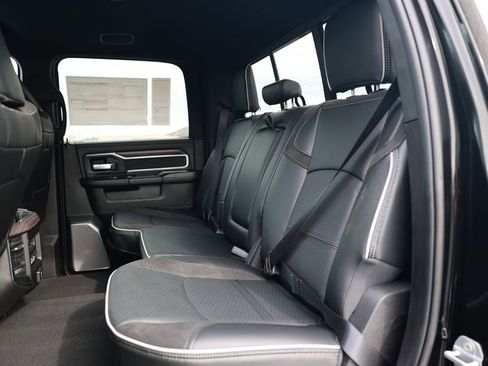 New 2026 RAM 3500 Laramie AWD/4WD image 32