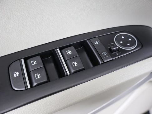 Certified 2023 Kia Soul LX w/ LX Technology Package FWD image 35