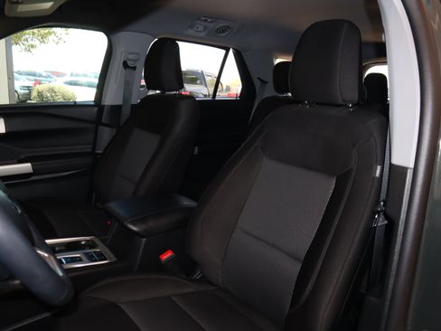 Certified 2023 Ford Explorer XLT RWD image 32