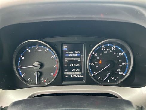 Used 2018 Toyota RAV4 LE FWD image 31