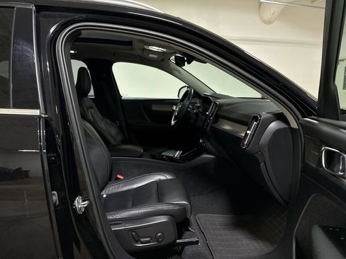 Used 2023 Volvo XC40 B5 Plus AWD/4WD image 23