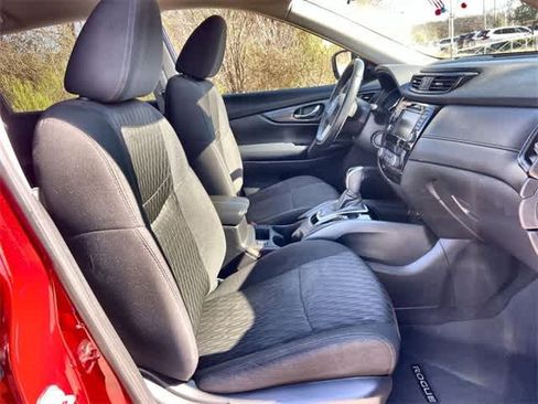 Used 2019 Nissan Rogue SV image 12