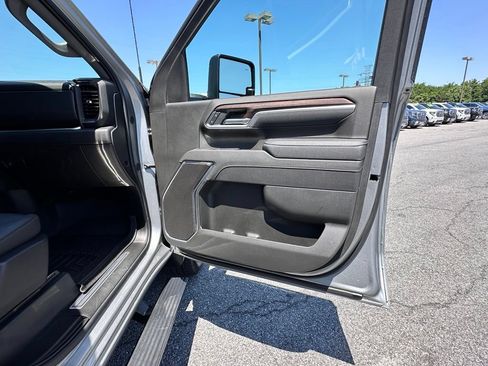 Used 2025 Chevrolet Silverado 2500 LT w/ Safety Package AWD/4WD image 15