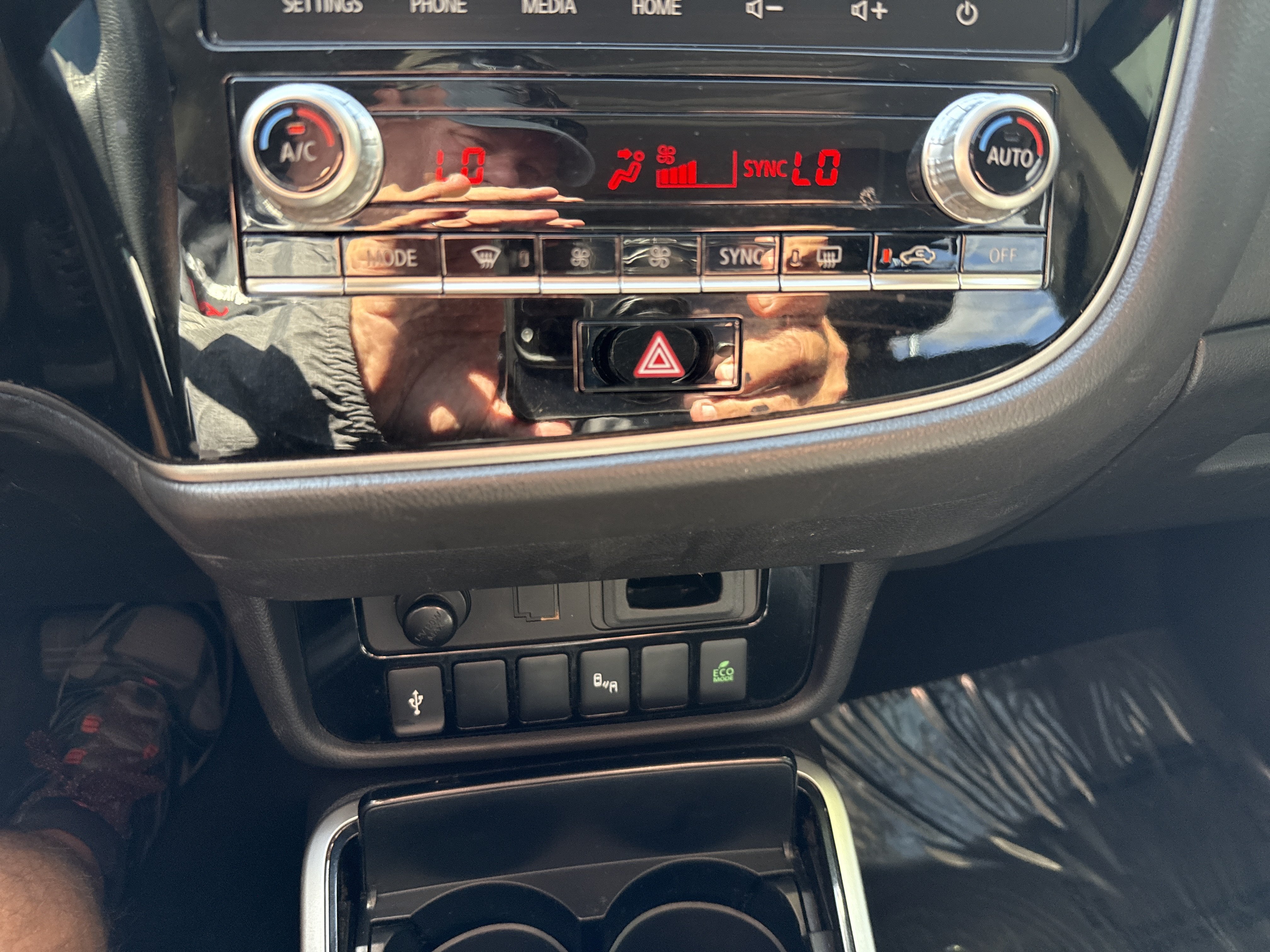 Used 2020 Mitsubishi Outlander SE AWD/4WD image 26