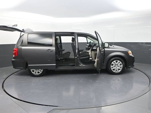 Used 2018 Dodge Grand Caravan SE w/ UConnect Hands-Free Group FWD image 38