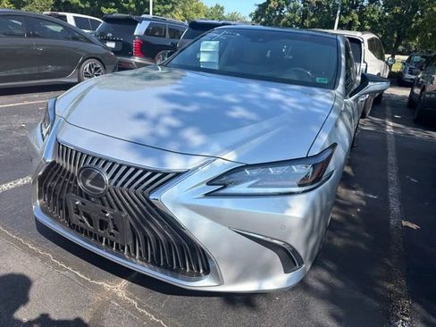 Used 2019 Lexus ES 350 Ultra Luxury w/ Accessory Package 2 FWD image 4