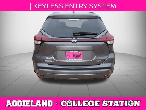 Used 2023 Nissan Kicks SR w/ SR Premium Package FWD image 5