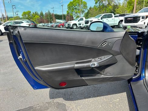 Used 2007 Chevrolet Corvette Coupe w/ Preferred Equipment Group RWD image 18