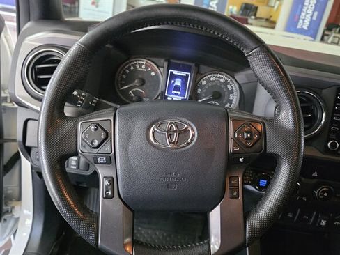 Used 2020 Toyota Tacoma TRD Sport w/ Technology Package AWD/4WD image 15