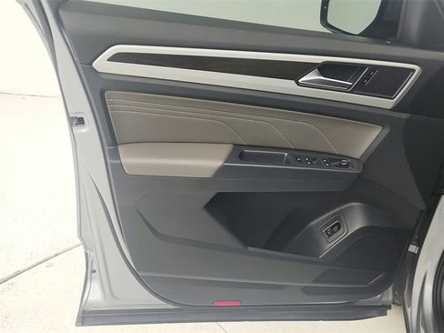 Used 2021 Volkswagen Atlas SE image 24