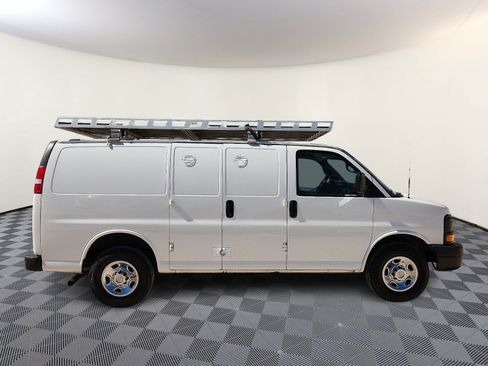 Used 2016 Chevrolet Express 2500 RWD image 5
