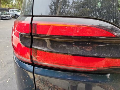 Used 2022 Chrysler Pacifica Touring-L w/ S Appearance Package image 11