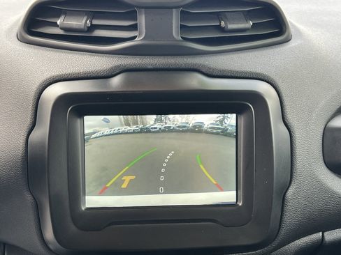 Used 2018 Jeep Renegade Altitude image 30