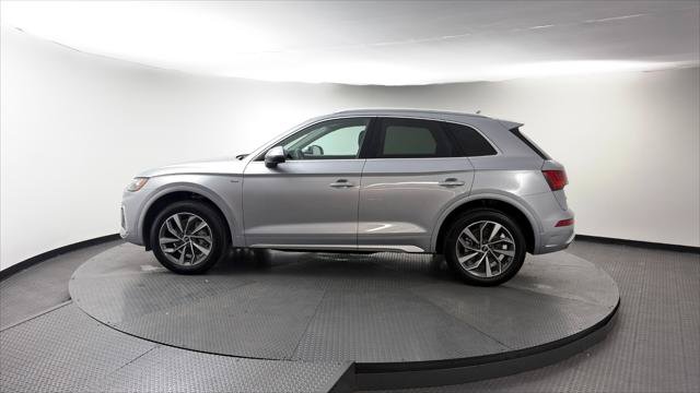 Used 2023 Audi Q5 2.0T Premium w/ Convenience Package AWD/4WD image 3