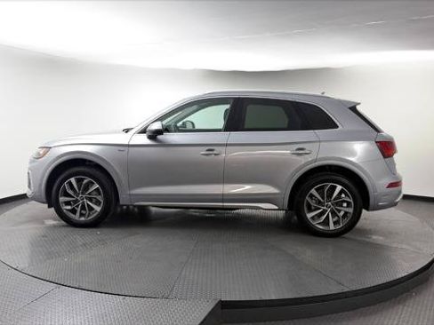 Used 2023 Audi Q5 2.0T Premium w/ Convenience Package AWD/4WD image 3