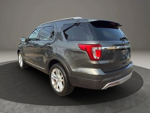 Used 2017 Ford Explorer XLT w/ Equipment Group 201A image 7