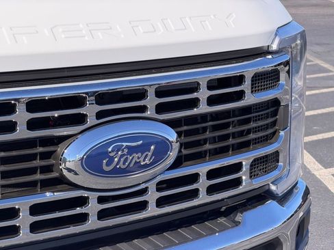 New 2026 Ford F250 XLT w/ FX4 Off-Road Package image 18