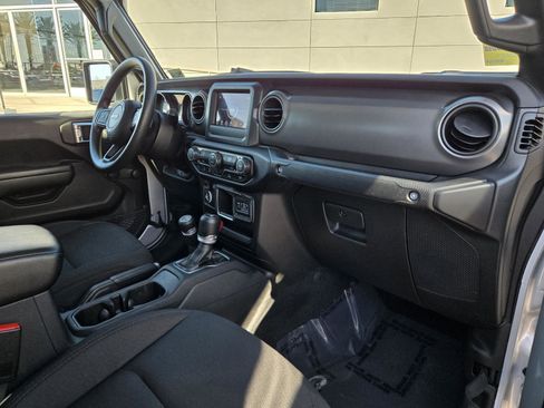 Certified 2023 Jeep Gladiator Sport image 30