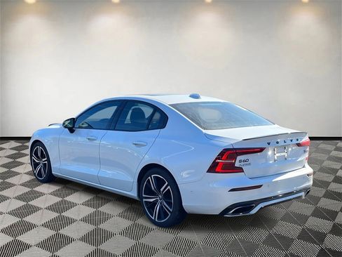 Used 2019 Volvo S60 T6 R-Design image 5